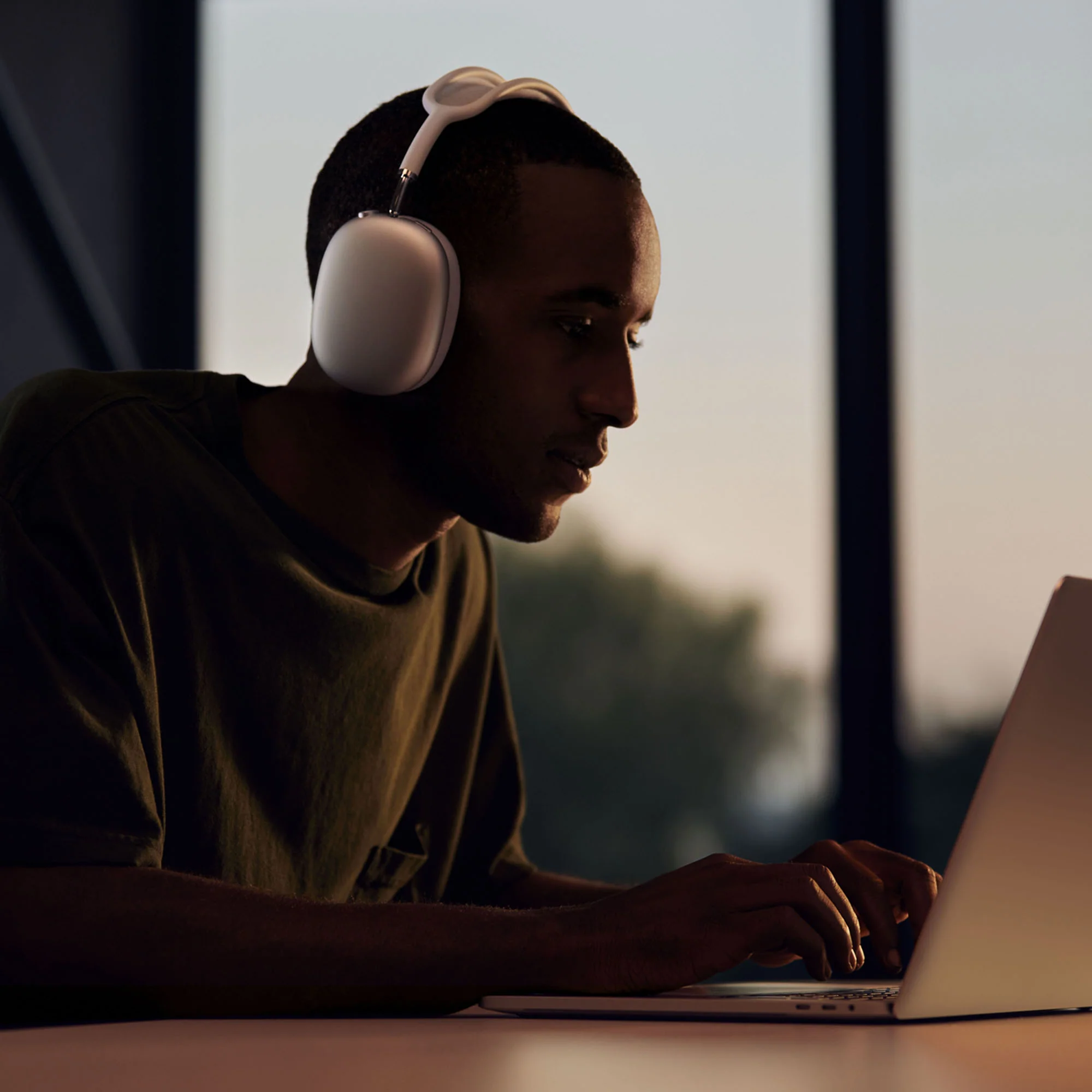 AirPods Max - Pink - Image 5