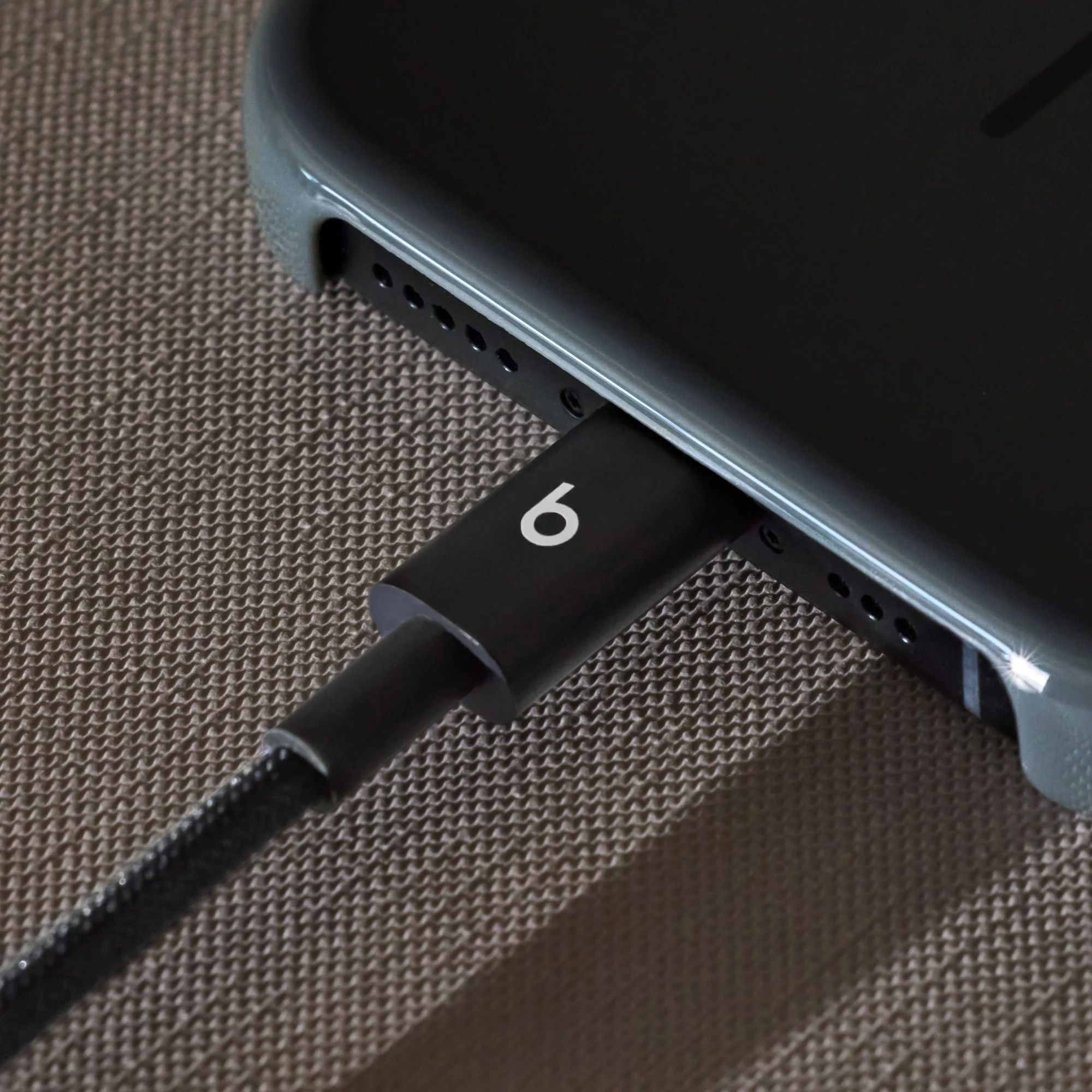 Beats USB-A to USB-C Woven Cable (1.5 m) - Bolt Black - Image 3