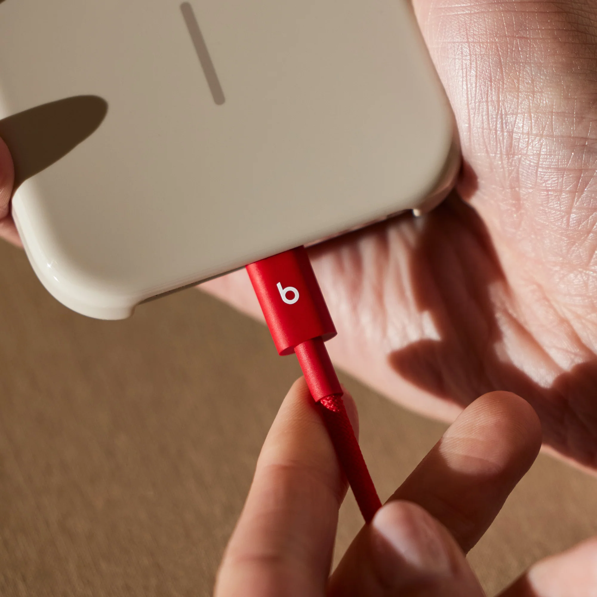 Beats USB-C to USB-C Woven Cable (1.5 m) - Rapid Red - Image 3